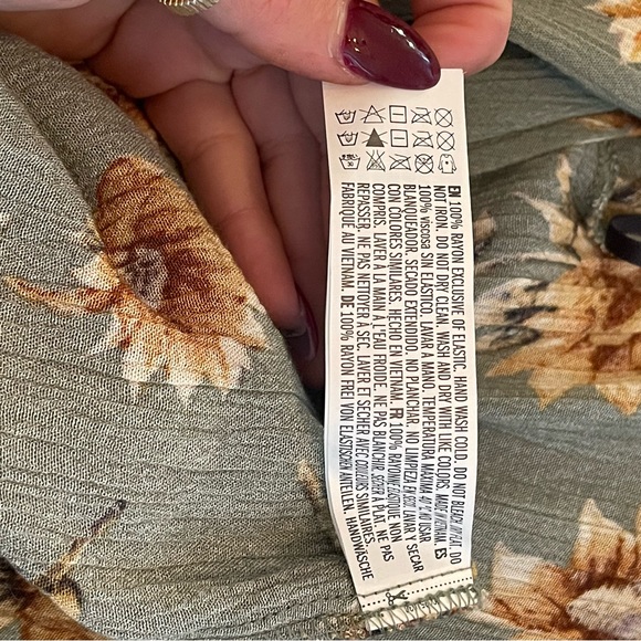 Cutest forever 21 Daisy romper / jumpsuit - Picture 10 of 11